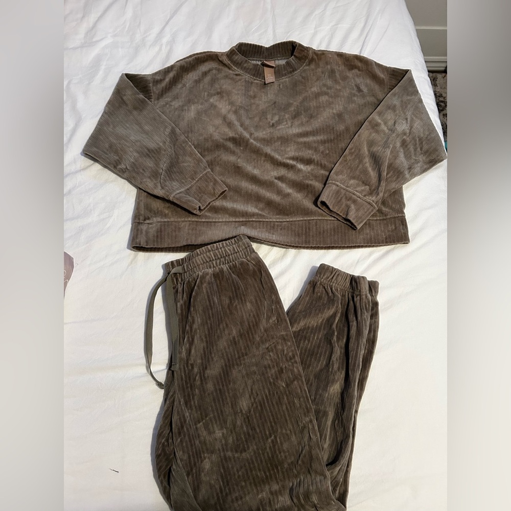 H&M Olive Green velvet ribbed lounge set